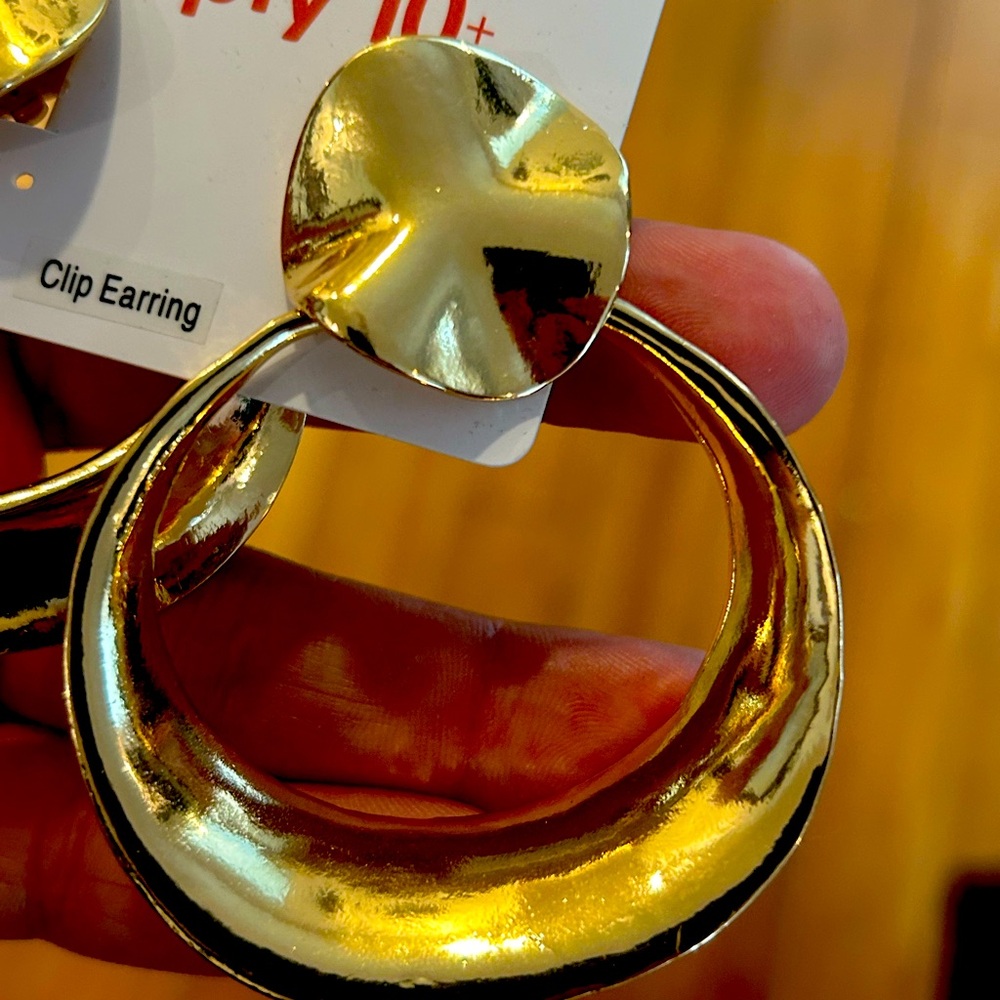 NEVER WORN CLIP ON EARRINGS